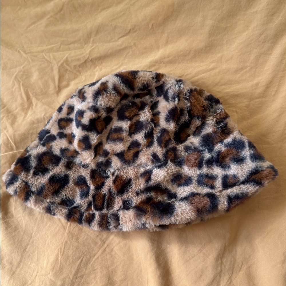 Urban Outfitters Leopard Print Bucket Hat - Picture 2 of 2